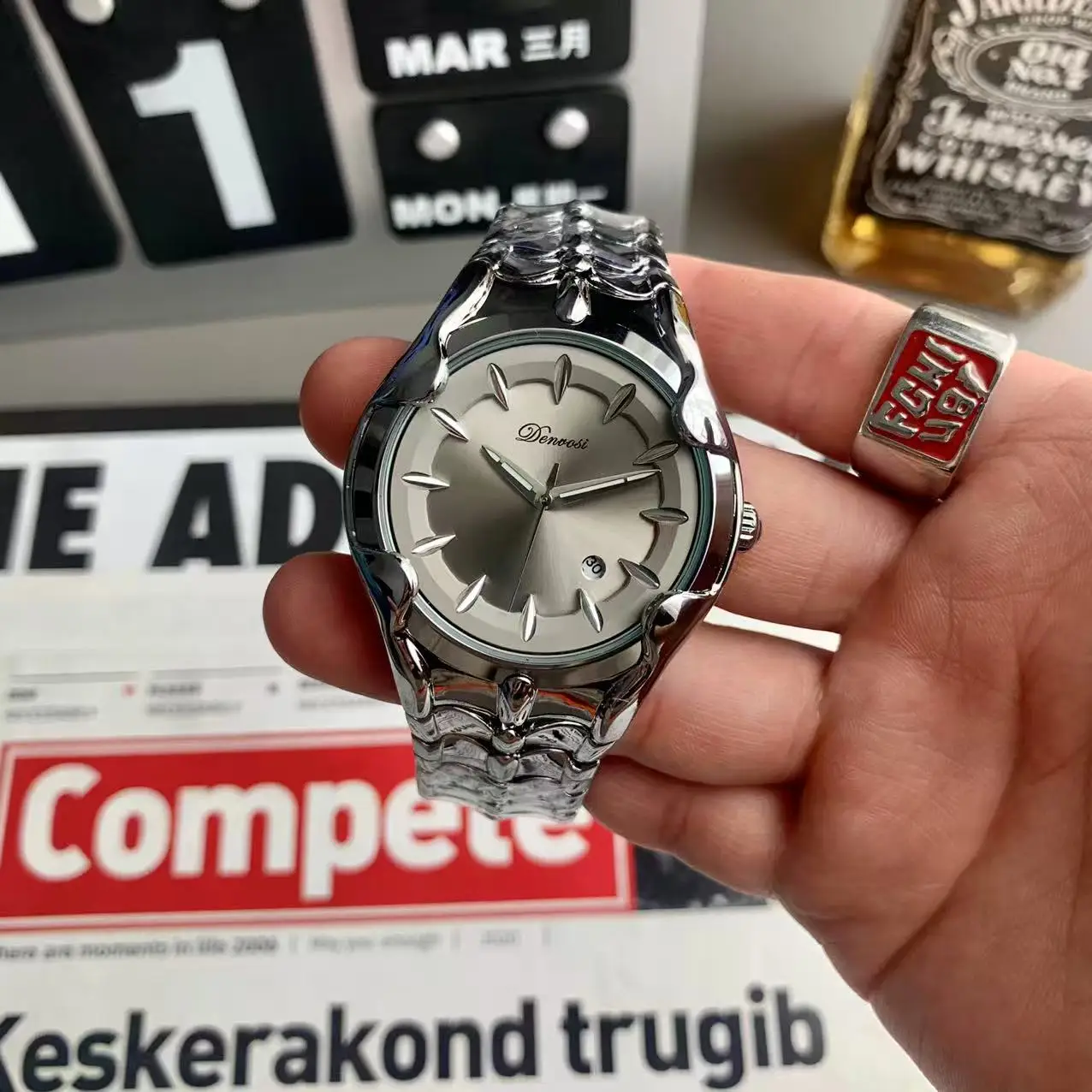 Fashion Men's Quartz Watch Personalized Trendy Dragon Pattern Bone Section Steel Belt  Calendar Window Y2K Watches Holiday Gift