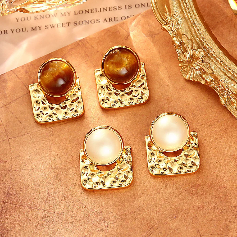 

Retro golden tiger eye stone earrings, high-end cold style silver needle earrings, irregular fashionable and exquisite earrings