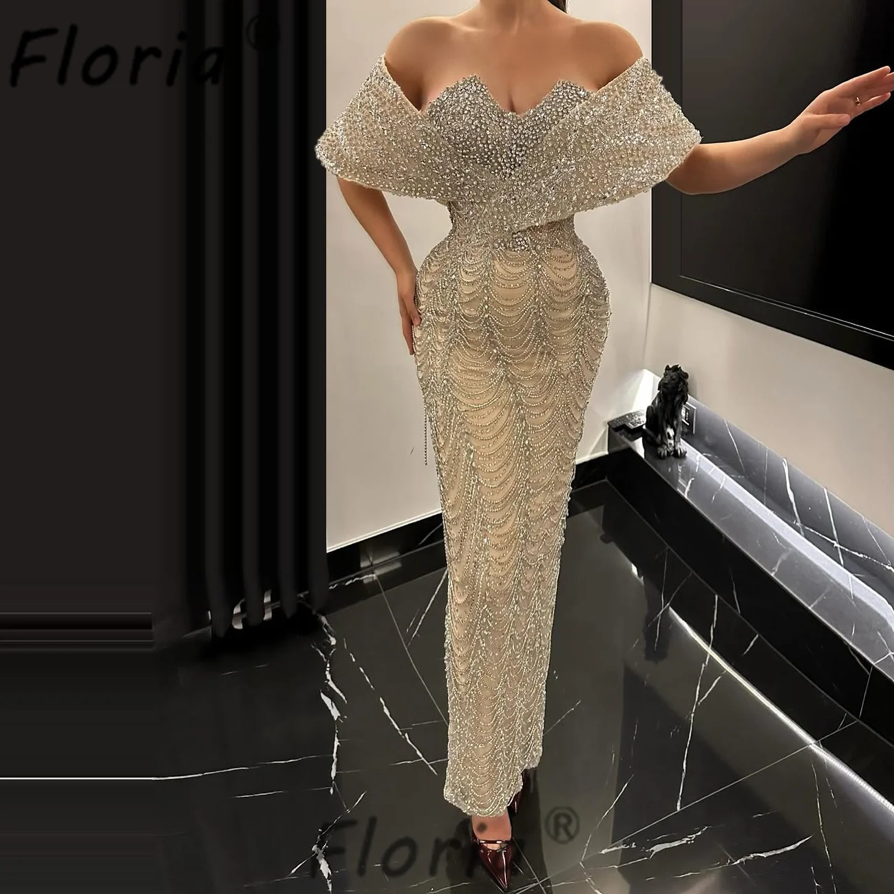 Luxuriöses Dubai-Abendkleid mit Quasten und Kristallen, knöchellang, schulterfrei, individuelle