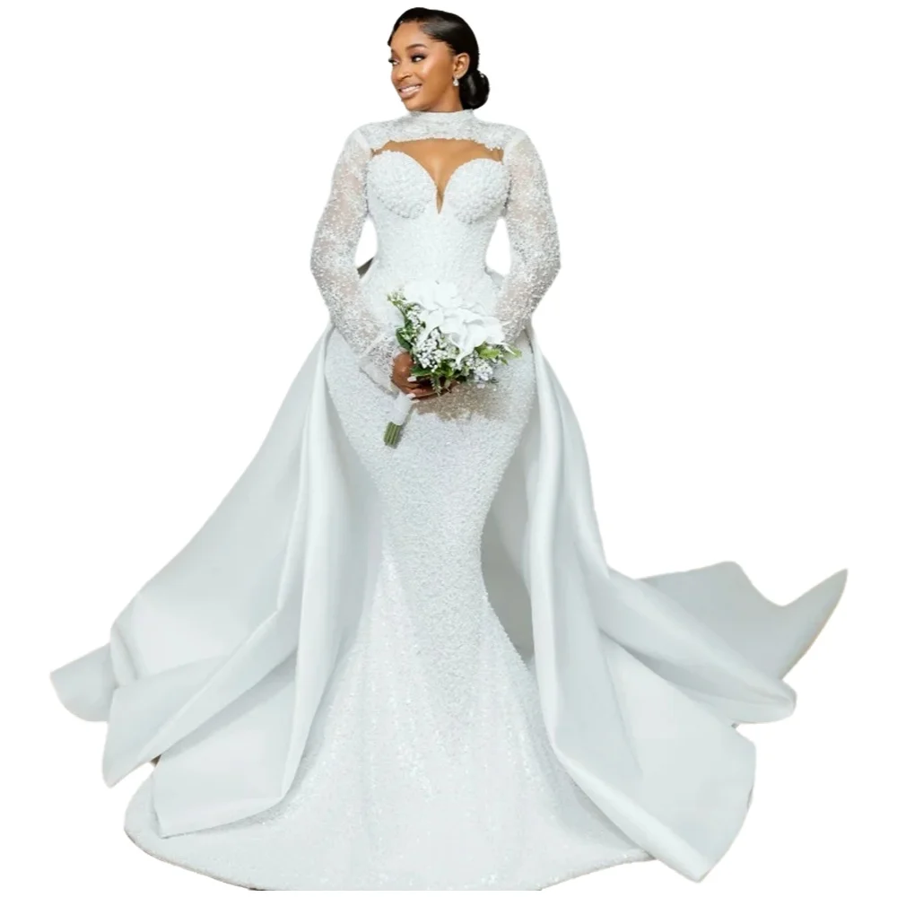 Maßgeschneidertes weißes Meerjungfrauen-Brautkleid mit hohem Kragen, Illusionsärmeln, Perlenstickerei, abnehmbarem Satin-Überrock, afrikanisches Brautkleid