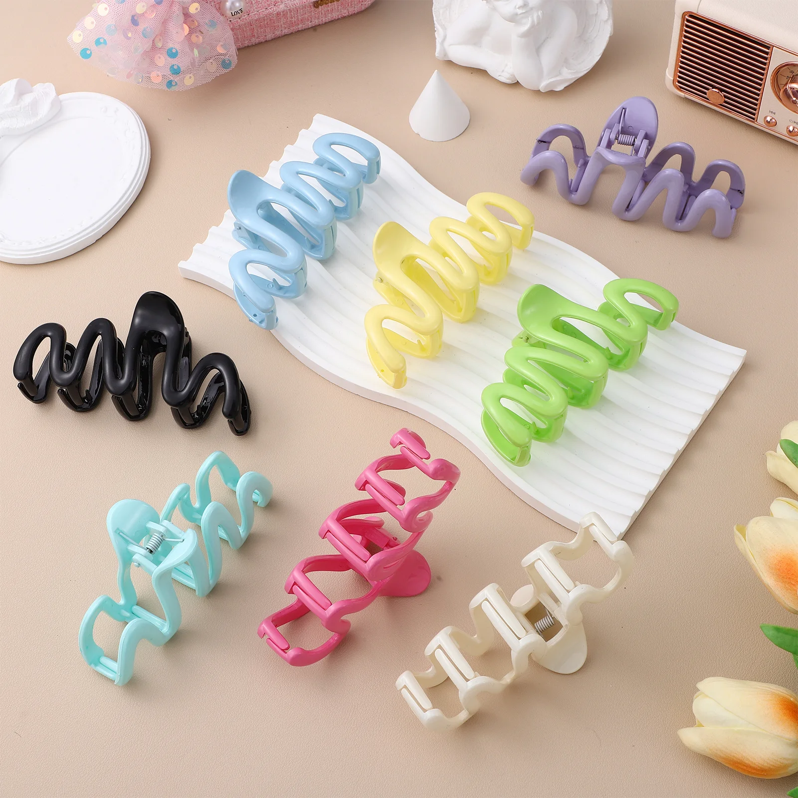 

8Pcs Hair Claw Clips for Women Wavy Design Strong Grip Smooth Finish Lightweight Comfortable for All Day Wear Hair Styling