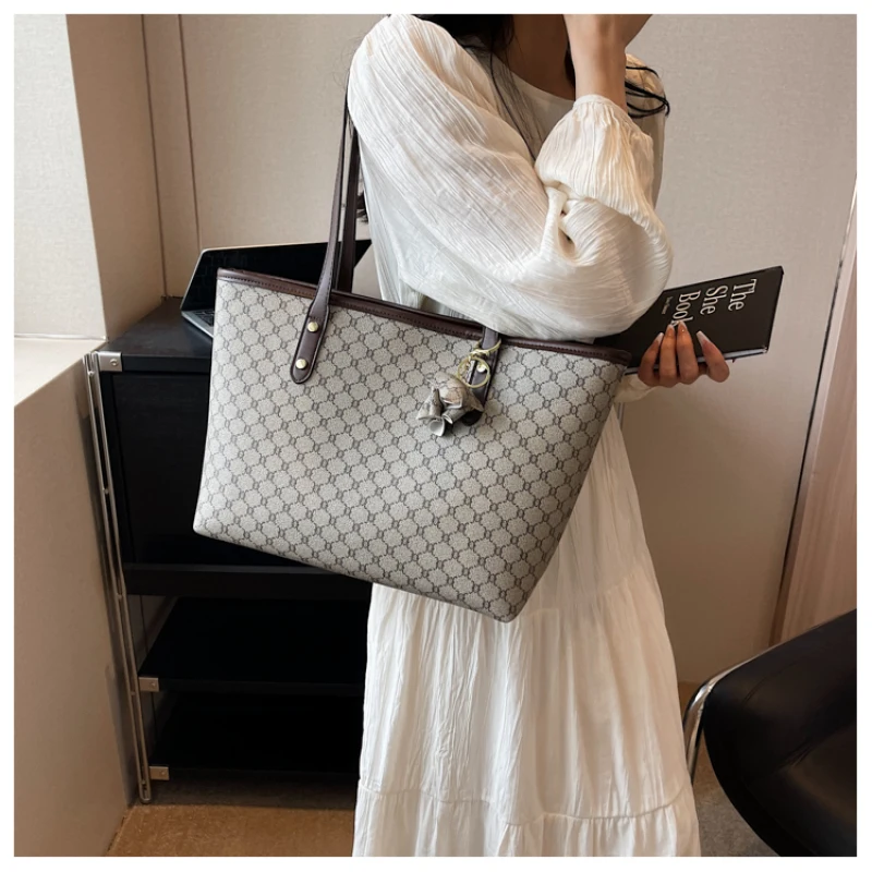 Vintage Printing PVC Large Capacity Casual Totes Women Handbags and Purses 2023 New Brand Designer Shoulder Bag