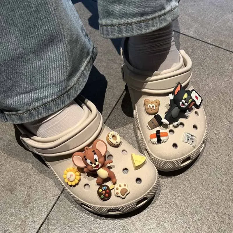 1 Juego de dijes para zapatos de dibujos animados MINISO, diseño de Tom y Jerry Cat Mouse, adornos para zapatos, decoración, accesorios para sandalias para regalos de navidad