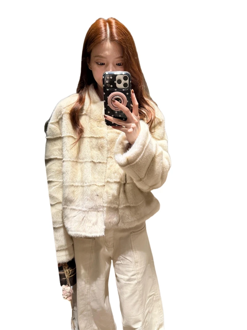 Elegant young lady eco-friendly mink fur coat for winter, short, high-end gradient dyed fur one-piece warm mink fur coat