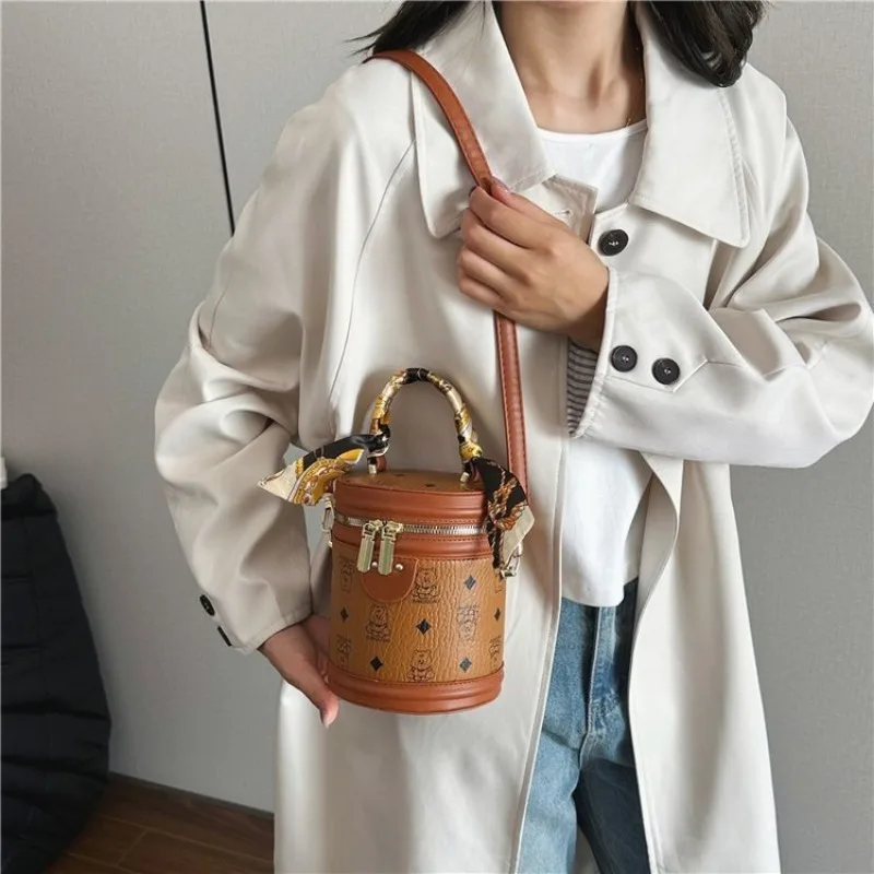 

Underarm Diaper Bag Women's Bag Crossbody Farmer’s Market Large Capacity Exquisite Chic Sleek Elegant Versatile 2025 Modern