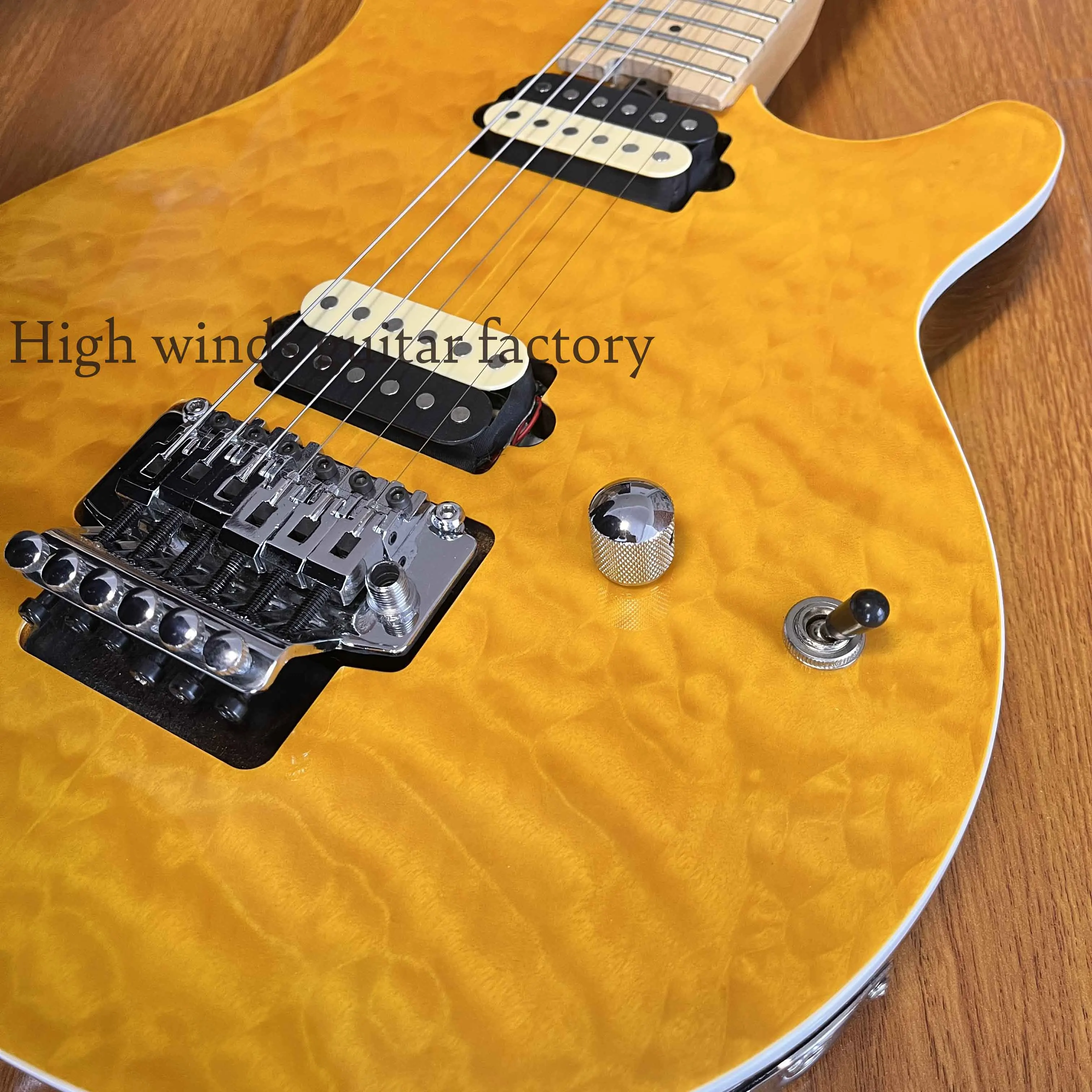 The electric guitar has a two-color pickup with a maple mahogany body and a maple neck