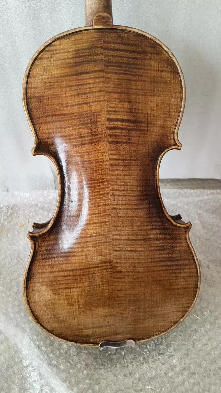 

4/4 Guanelli violin panel imported spruce stock, good sound quality, high evaluation.