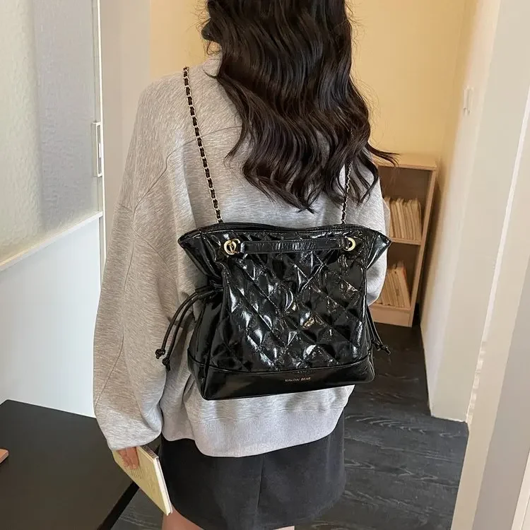 

New Popular Rhombus Text Big Bag Women's Oil Wax Leather Chain Underarm Bag High-end Daily Commuter Tote Bag