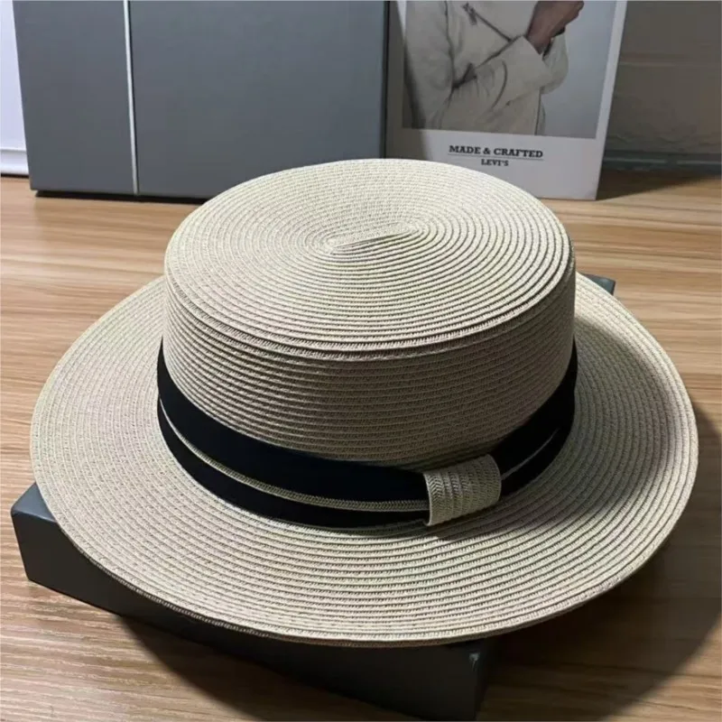 

A new coffee-colored top hat for women with flat-topped fashionable and travel shopping
