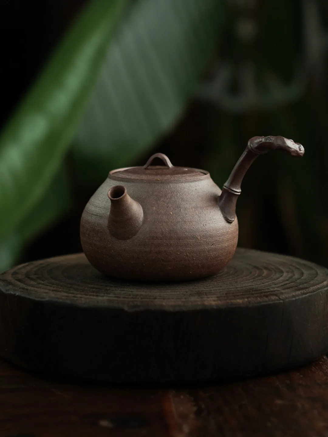 

Rustic Handmade Thin-walled Cerc Tea Pot with Side Handle for Brewing Tea Suitable for Office And Tea Room Use