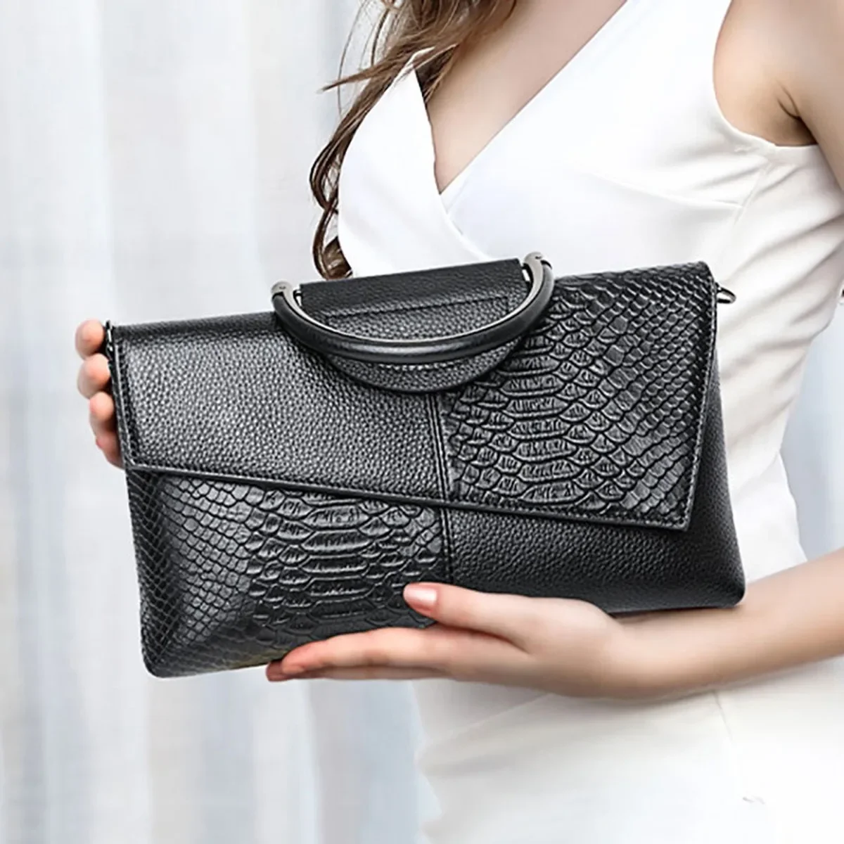 

womens new large-capacity banquet clutch crocodile pattern Delicate premium clutch bag women's temperament fashion messenger bag