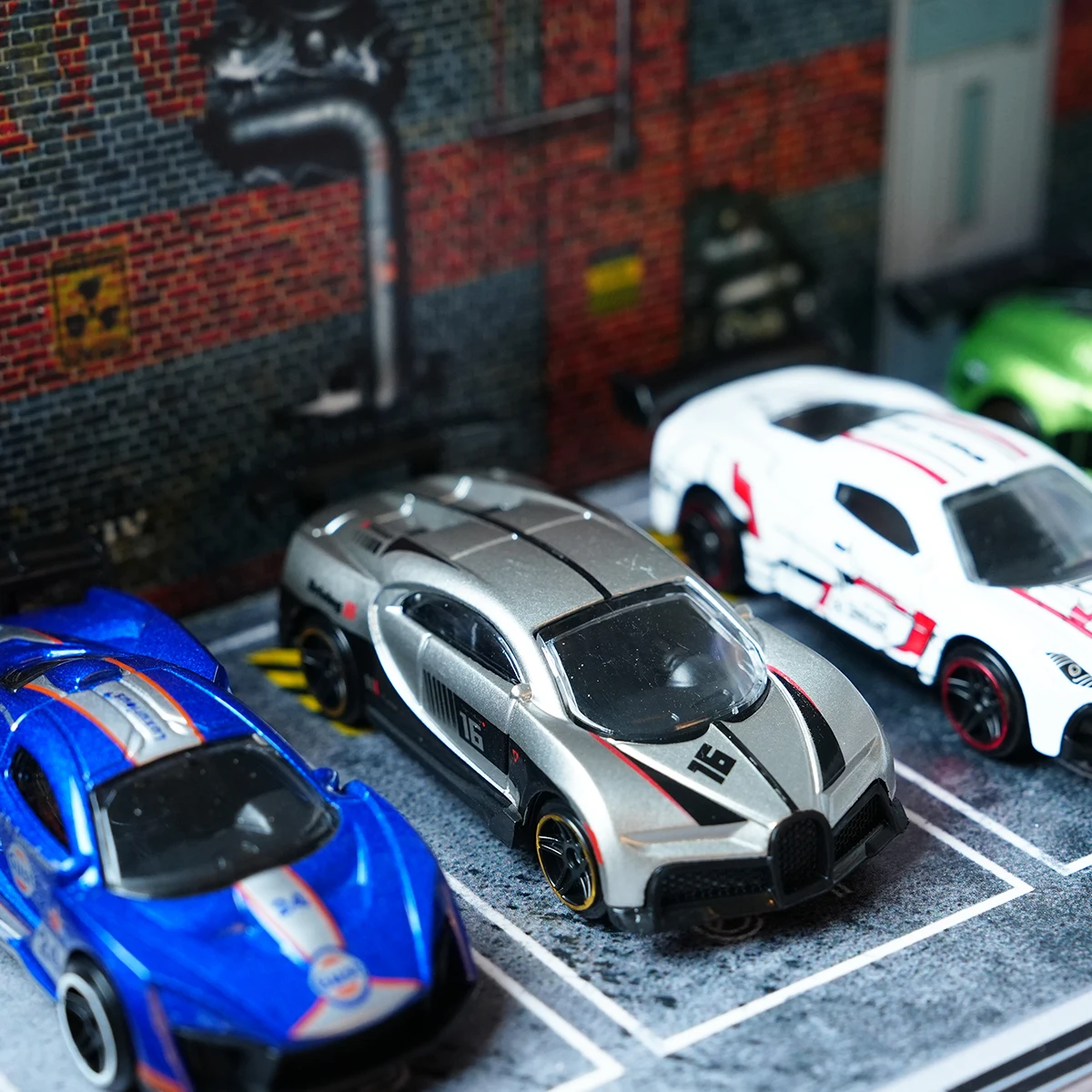 Modello di supercar in lega fresca, corpo in lega, scatola espositiva può essere acquistata, abbinamento di colori freddi argento e nero, pieno di dettagli, super adatto per la collezione di fan di auto |   Chenli, giocano, compleanni e festival (Natale e Halloween) come scelta regalo