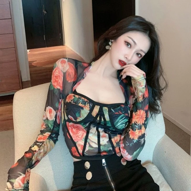 

Стильный сетчатый топ с цветочным принтом, длинными рукавами, квадратным вырезом, облегающий, для ранней весны, новый, универсальный, прозрачный, для многослойного образа, женский