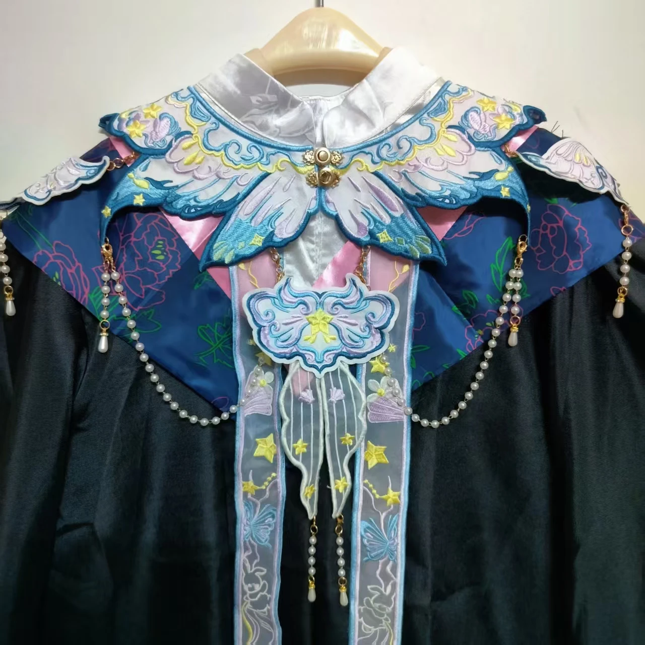jupe-ma-face-a-col-montant-longue-ceinture-ornee-de-perles-broderie-chinoise-epaules-nuageuses-nouvelle-collection-chale-hanfu-de-bachelier-de-la-dynastie-ming