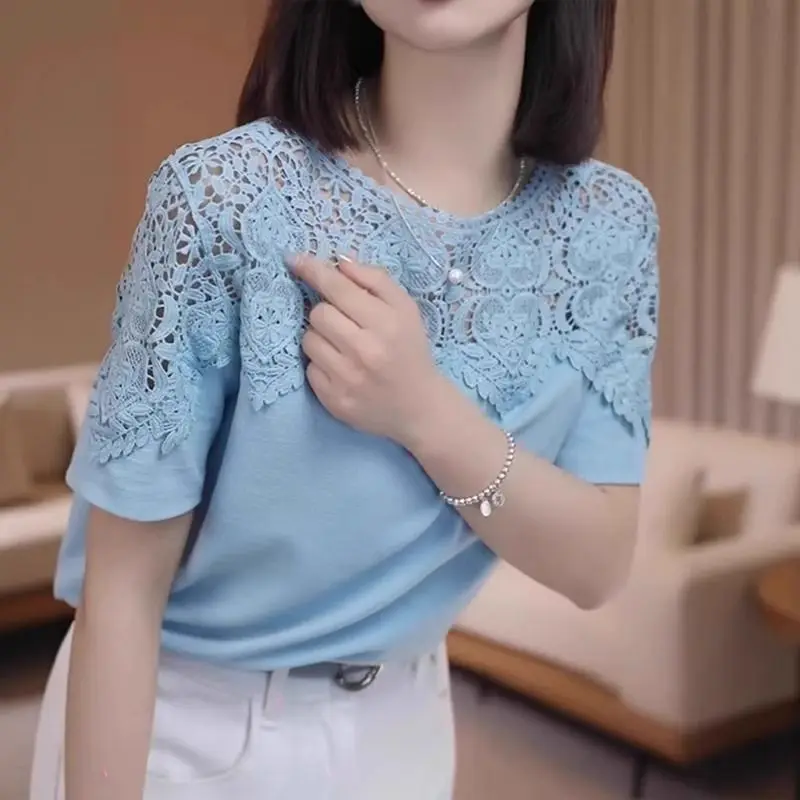 

Женская футболка больших размеров из чистого хлопка с короткими рукавами и кружевом, свободная утягивающая блузка на правое плечо, топ