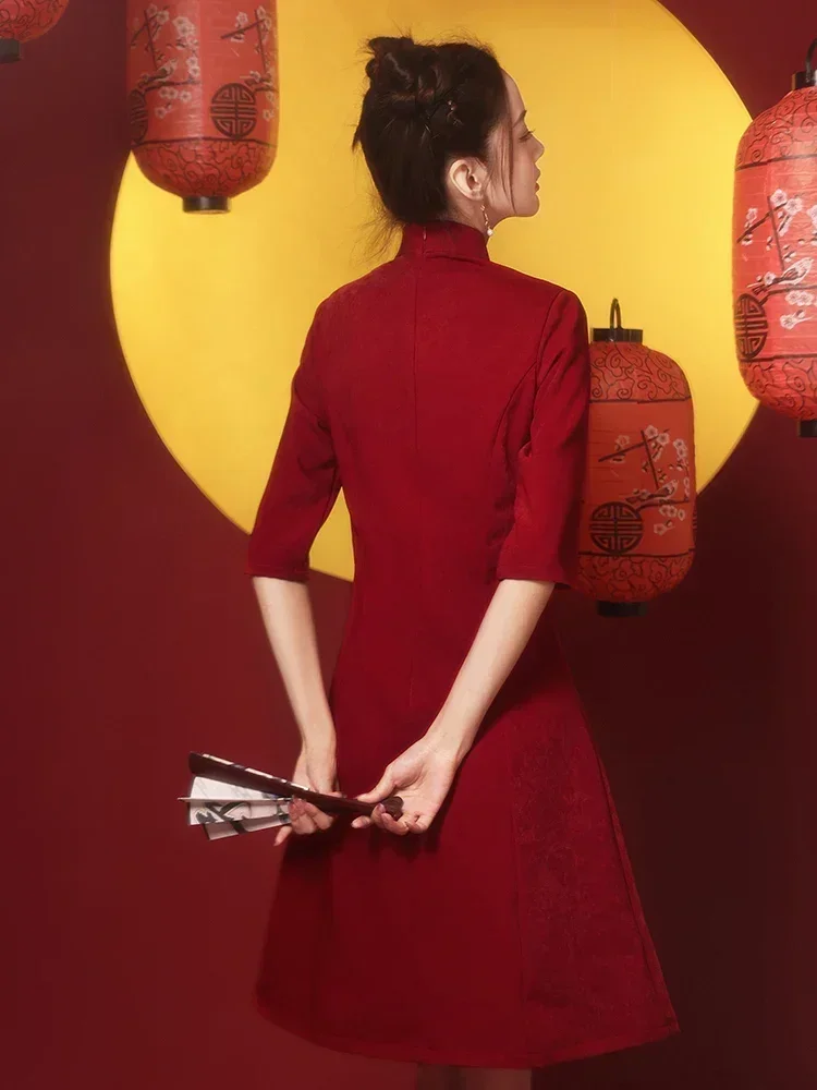 드레스 여성 레드 비 슬릿 신부 크로스 바디 치파오 SummerSmall 복고풍 중국 꽃 그룹 수 놓은 짧은 가을, 겨울