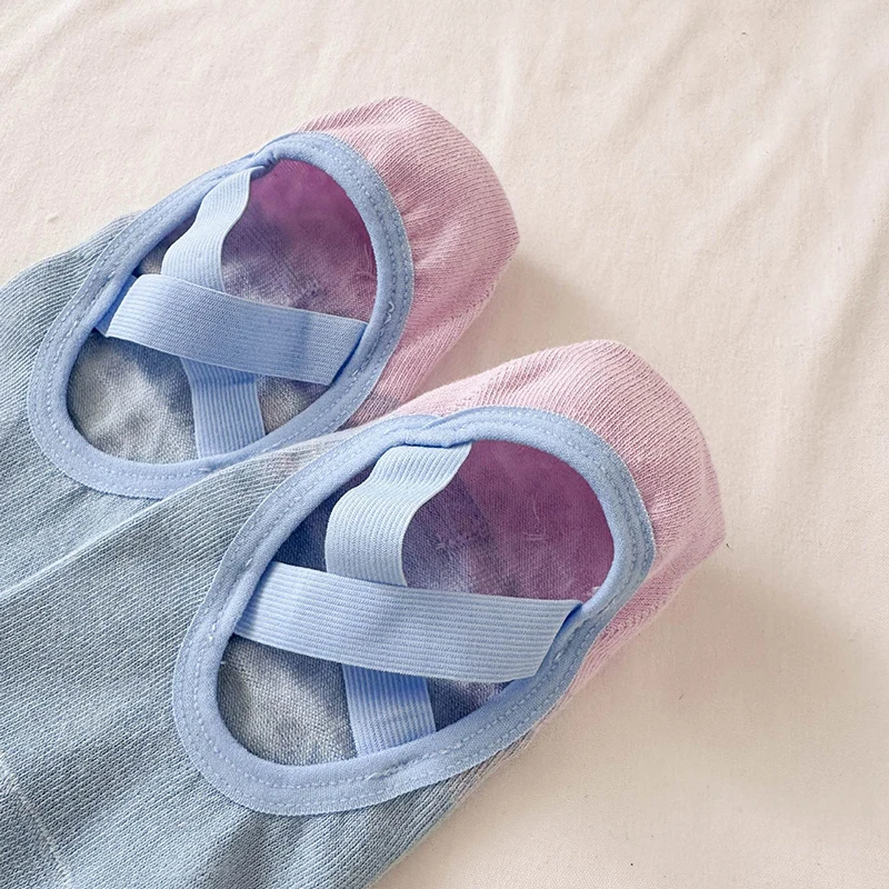 

1Pair Yoga Socks Pilates Socks Breathable Bandage Fitness Sports S Cotton Gradient Color Invisible Boat Socks Silicone Anti-sli