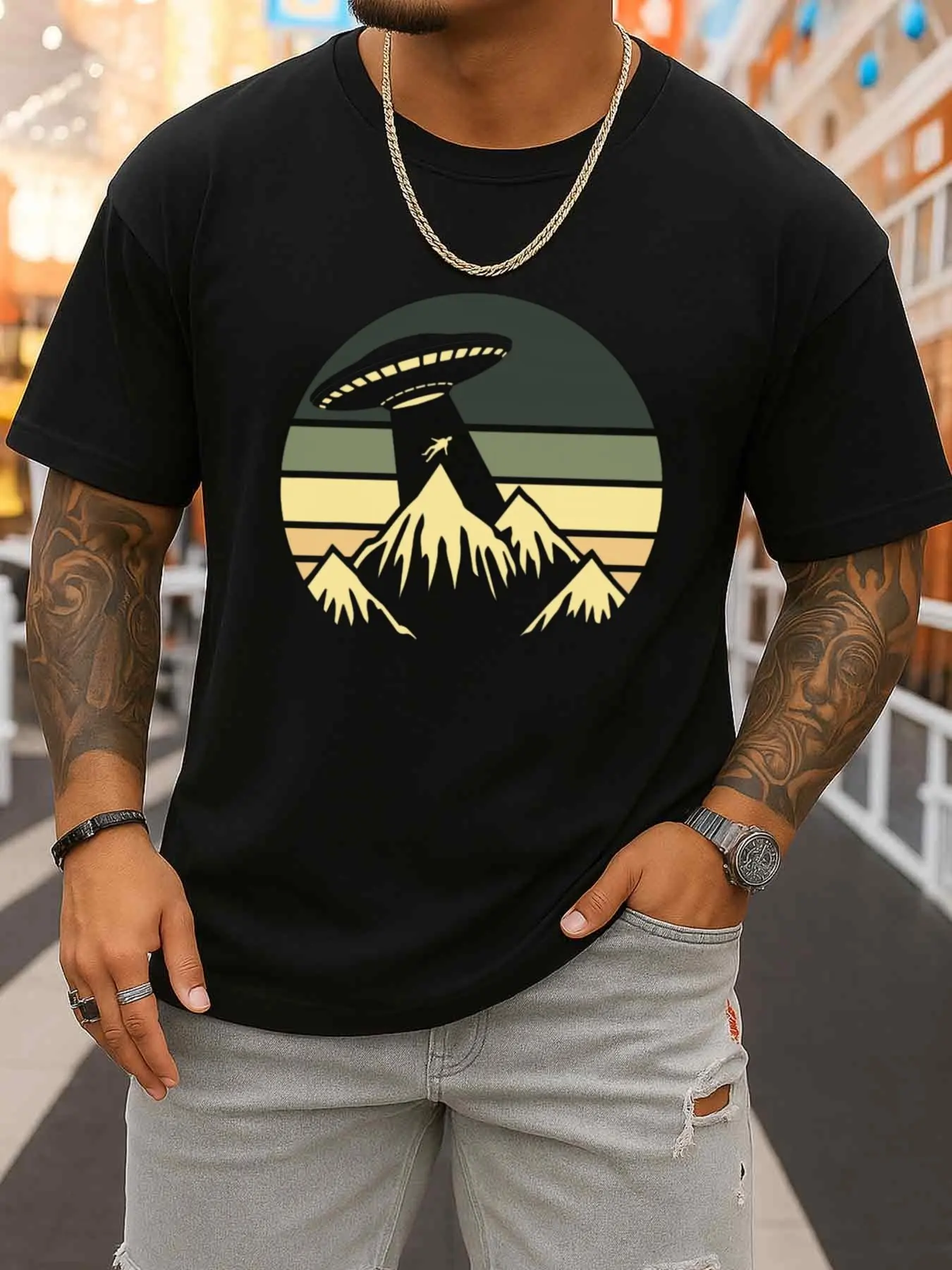 Alien Abduction Mountain Pattern T-Shirt Men's Black Fun Graphic T-Shirt, Regular Fit, Crew Neck, Casual Style, Slightly Stretchy Fabric, Perfect for Everyday and Casual Wear, Suitable for All Seasons