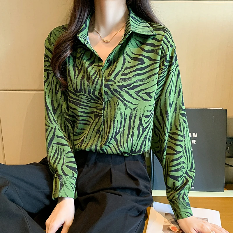 Fashionable and Comfortable Women\'s Blusa Mujer for Spring Autumn with Trendy Print and Button Front