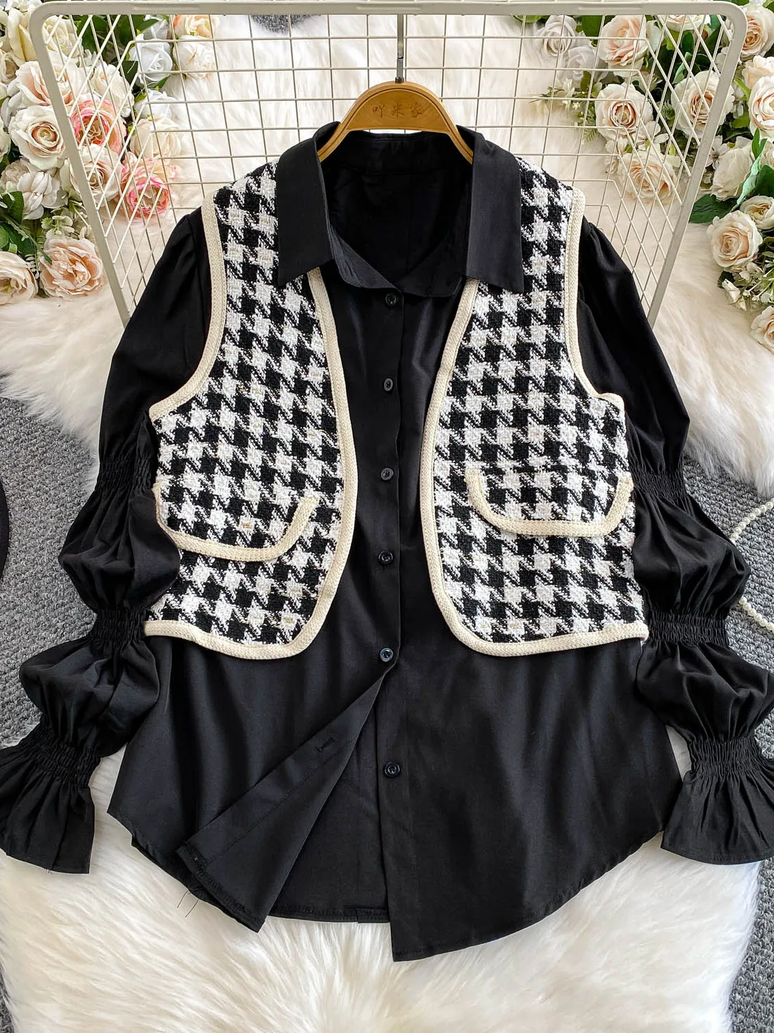 Setelan dua potong rompi tweed tipis berwarna putih bergaya Prancis untuk wanita kantoran.