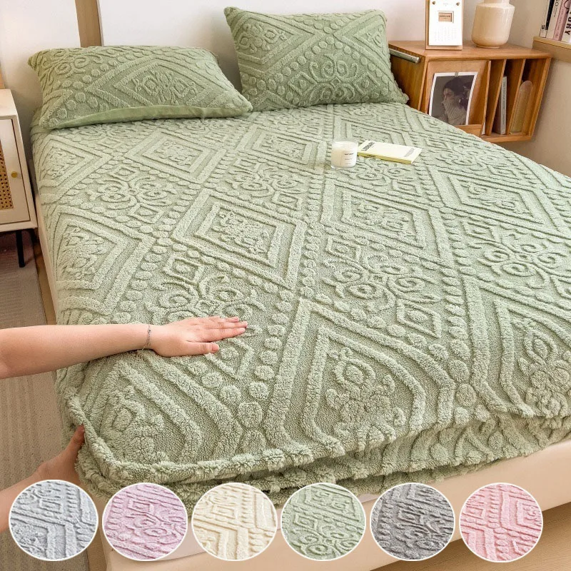 

Suitable for All SeasonsSolid Color Plush Fitted Sheet with Floral Pattern Thick and Warm Autumn/Winter Bedding,Machine Washable
