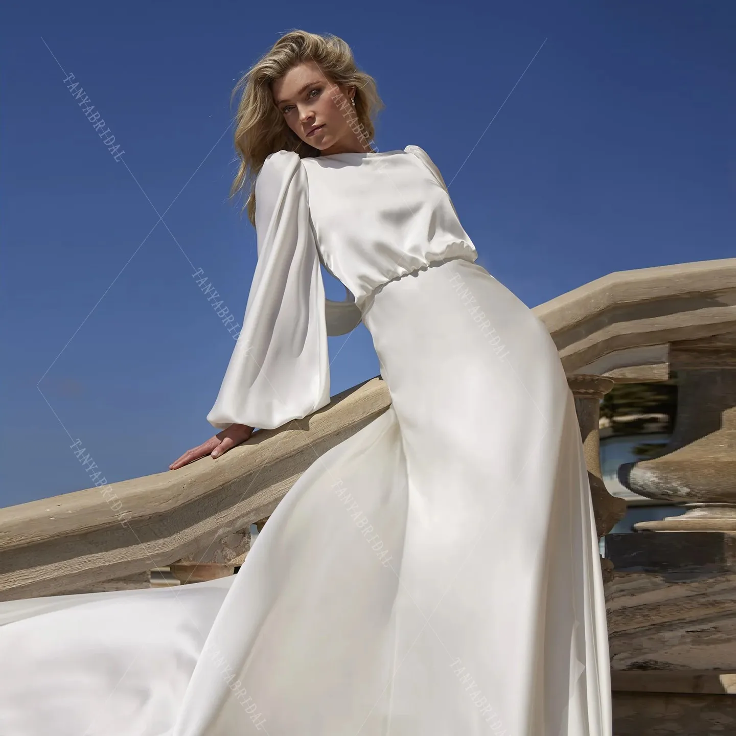 Vestido de novia de satén sencillo para mujer, vestido de novia de manga larga con espalda descubierta, corte en A, cola de corte, elegante vestido de novia de invierno TSWD838