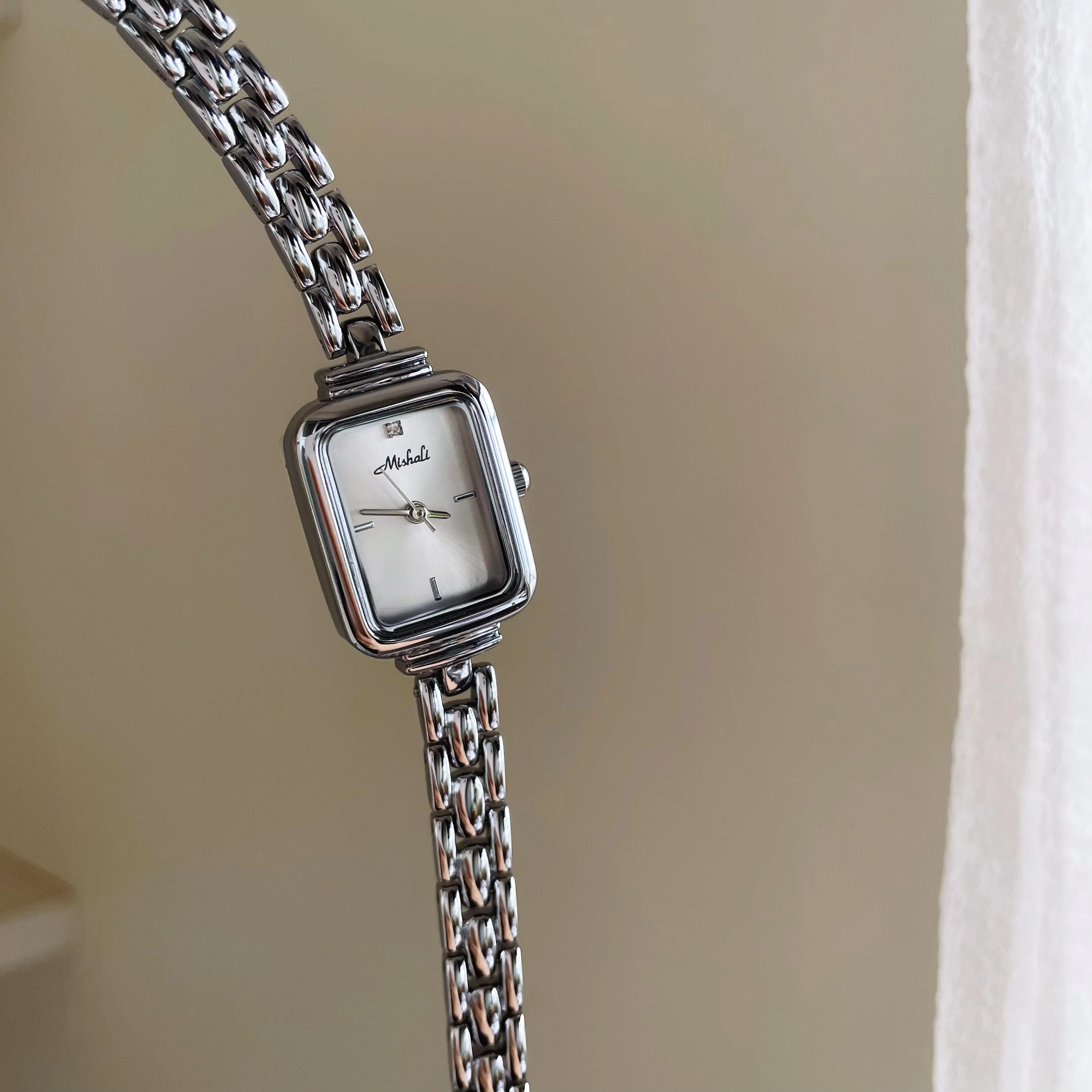 Autumn and Winter New Simple Square Small Dial Bracelet Style Retro Watch Women's Quartz Watch 2026 New Surprise Gift for Women