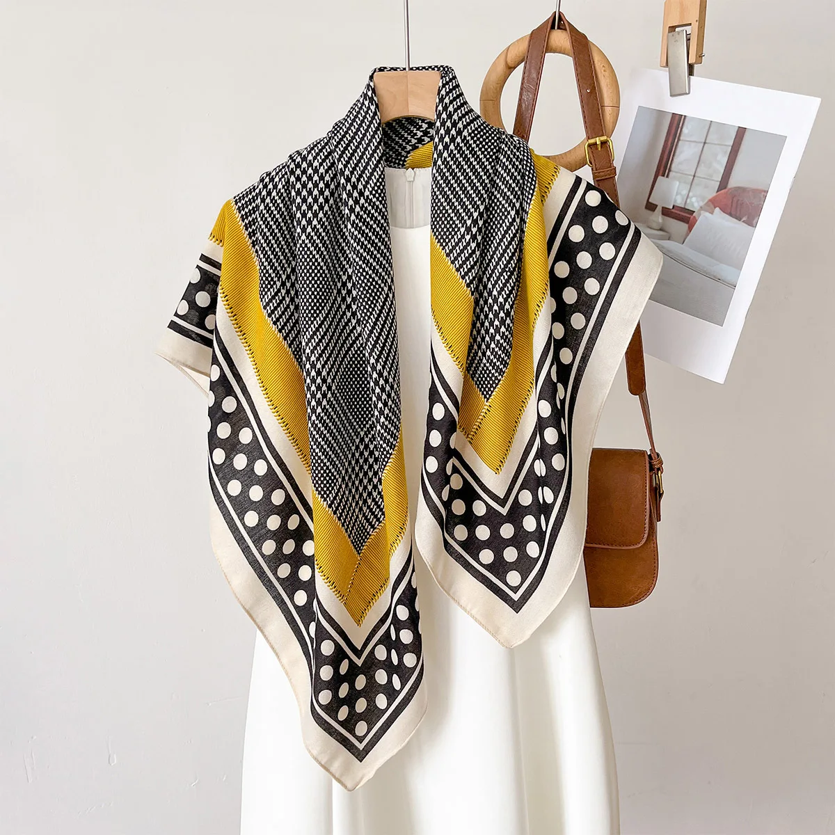 

90*90 см квадратный шарф с абстрактным принтом для женщин, шарфы из искусственного шелка, банданы, роскошная пляжная шаль, элегантный дорожный хиджаб