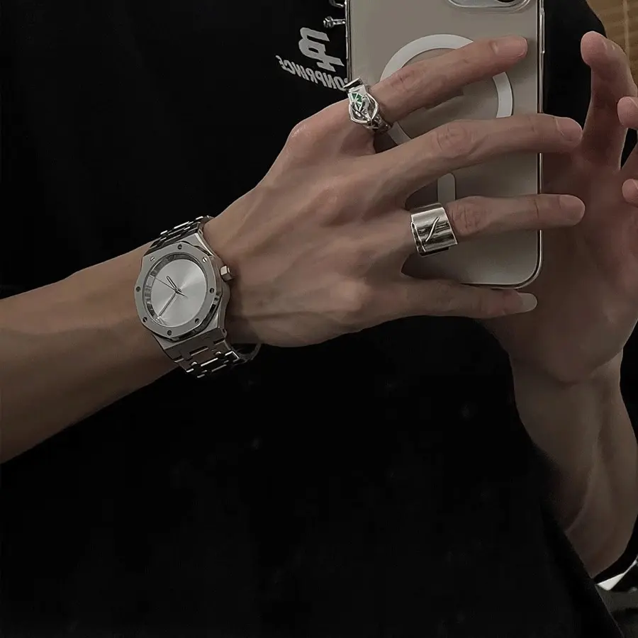 ساعة رجالية عصرية فاخرة جديدة عالية المظهر، ساعة كوارتز، مصممة خصيصًا للطلاب الذكور، ساعات متخصصة إبداعية، أفضل الهدايا للعطلات وأعياد الميلاد وغيرها من الهدايا