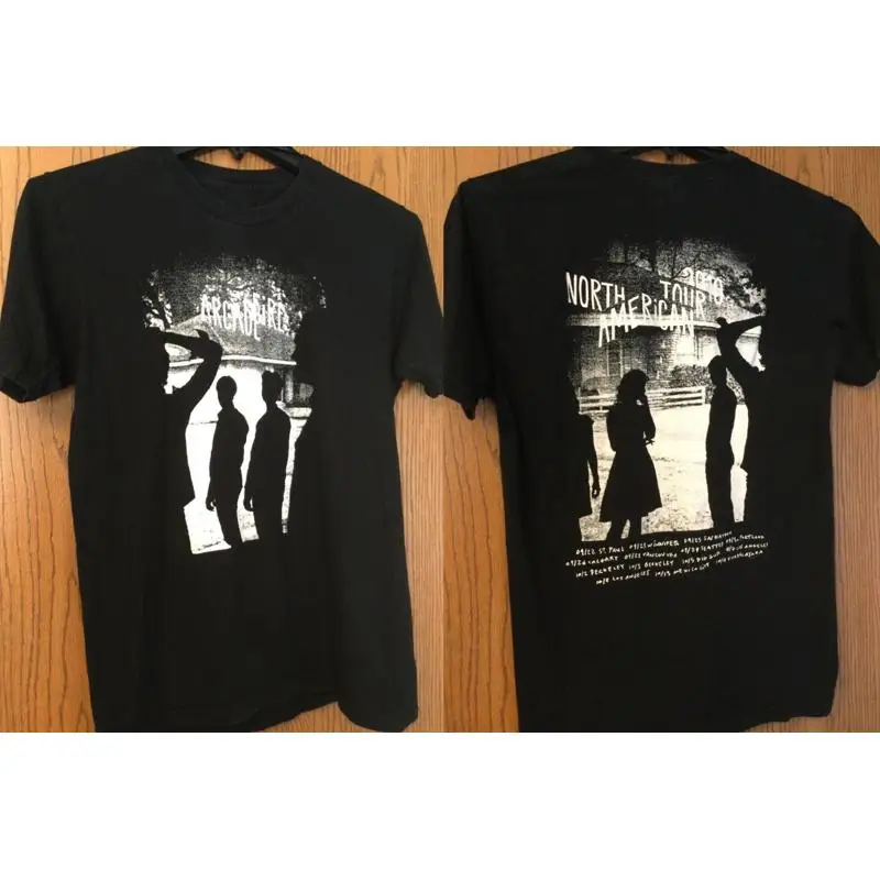 

Черная футболка всех размеров Arcade Fire North American Tour 2010.