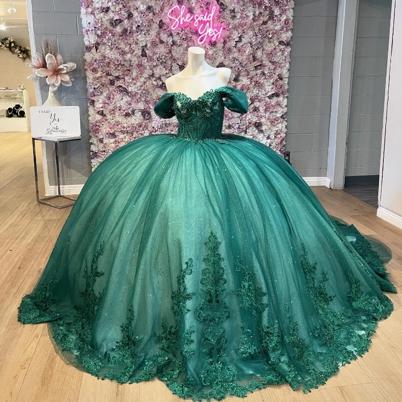 

Emerald Green Shiny Ball Gown Quinceanera Dresses Off Shoulder Appliques Lace Beads Tull Birthday Party Vestido De 15 Anos Sweet