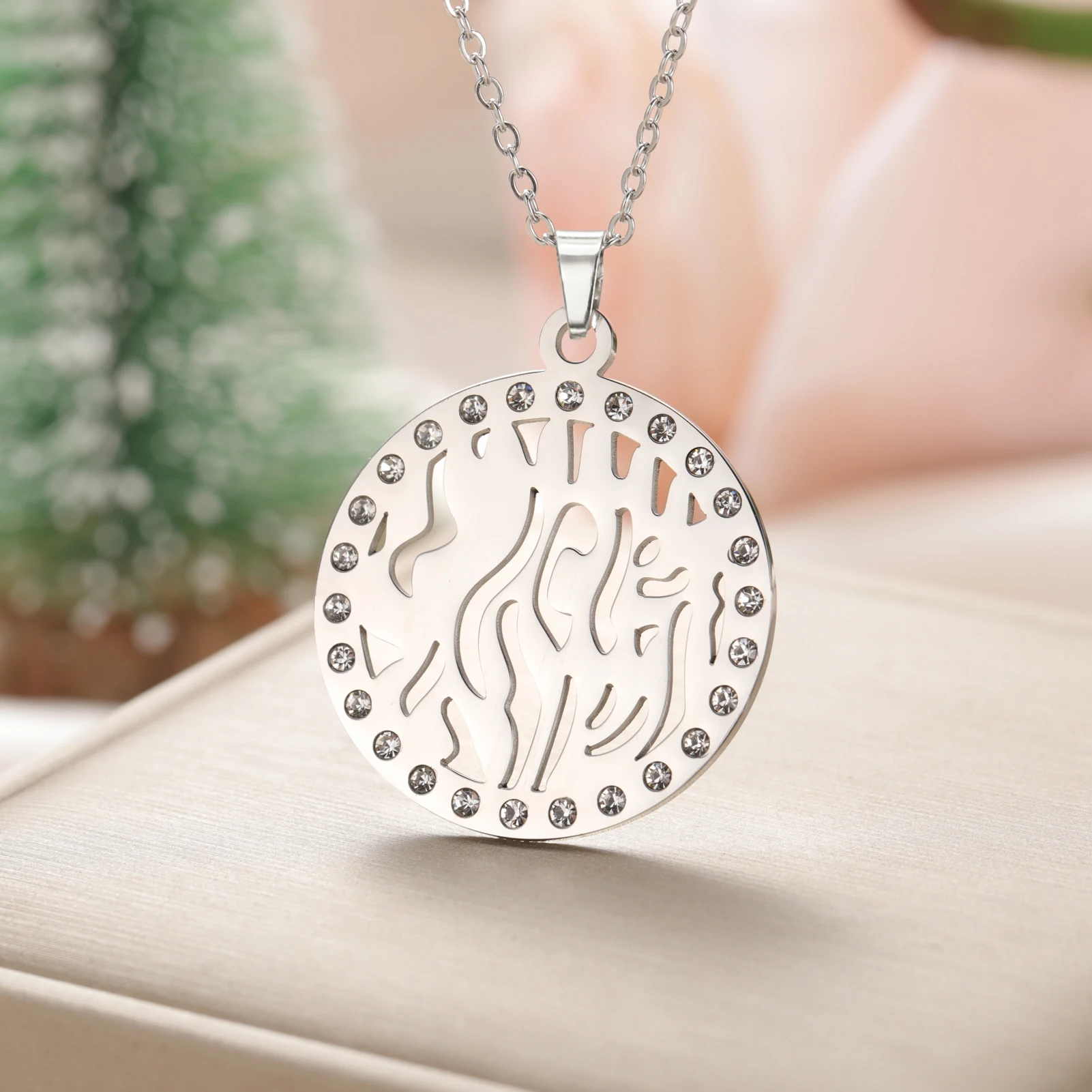 Jeshayuan Ayatul Kursi Sutra Islamic Quran Verse Round Pendant Necklace for Men Women Muslim Stainless Steel Jewelry Wholesale