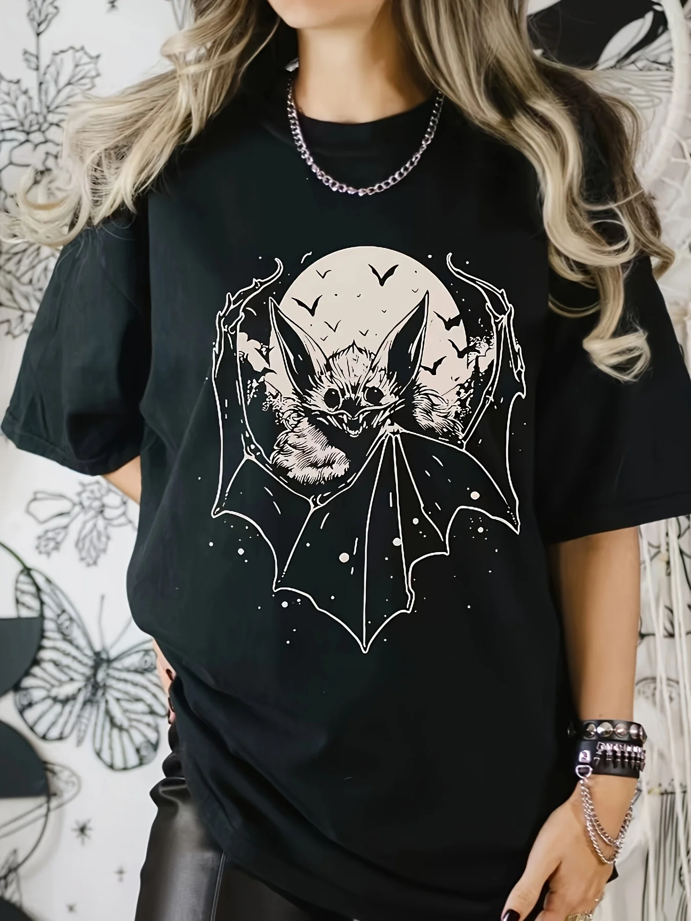 

Женская футболка с рисунком «летучая мышь» — черная повседневная футболка с круглым вырезом и уникальным дизайном «летучая мышь», эластичная ткань, идеально