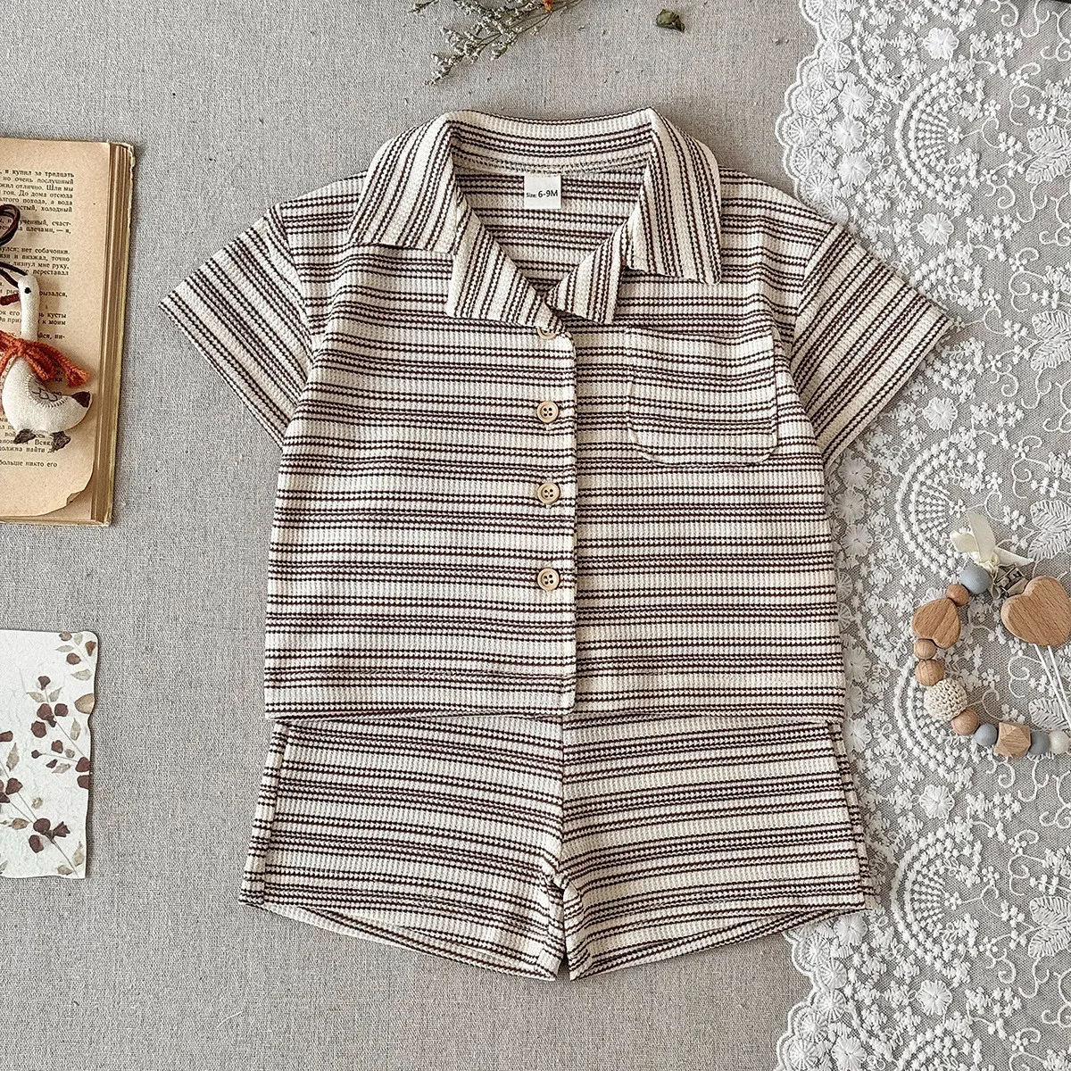 

Летний комплект для малышей 3М-3Т 2026: Рубашка с отложным воротником и шорты в корейском ретро-стиле с полосками, 2 предмета, для мальчиков