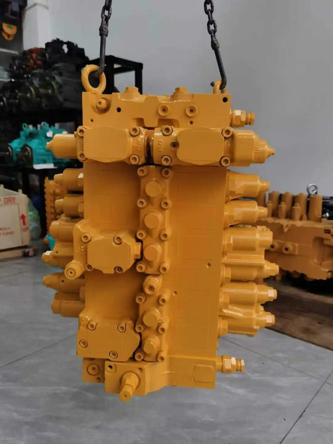 PC300-8 Distribution Valve Enhanced Output Smooth Flow Transfer Stable Operation Suitable For Komatsu PC300-8 Excavator