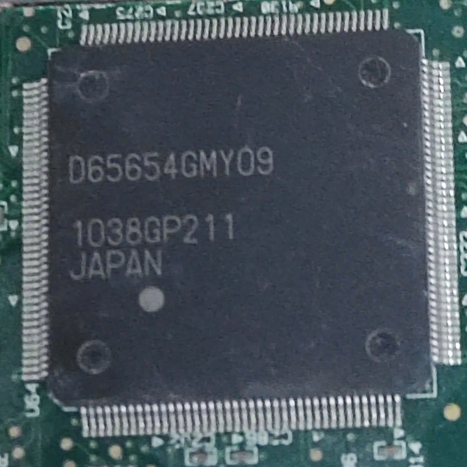 

1~10 шт./лот D65654GMY09 UPD65654GMY09 QFP100 D65654 100% новый оригинал.