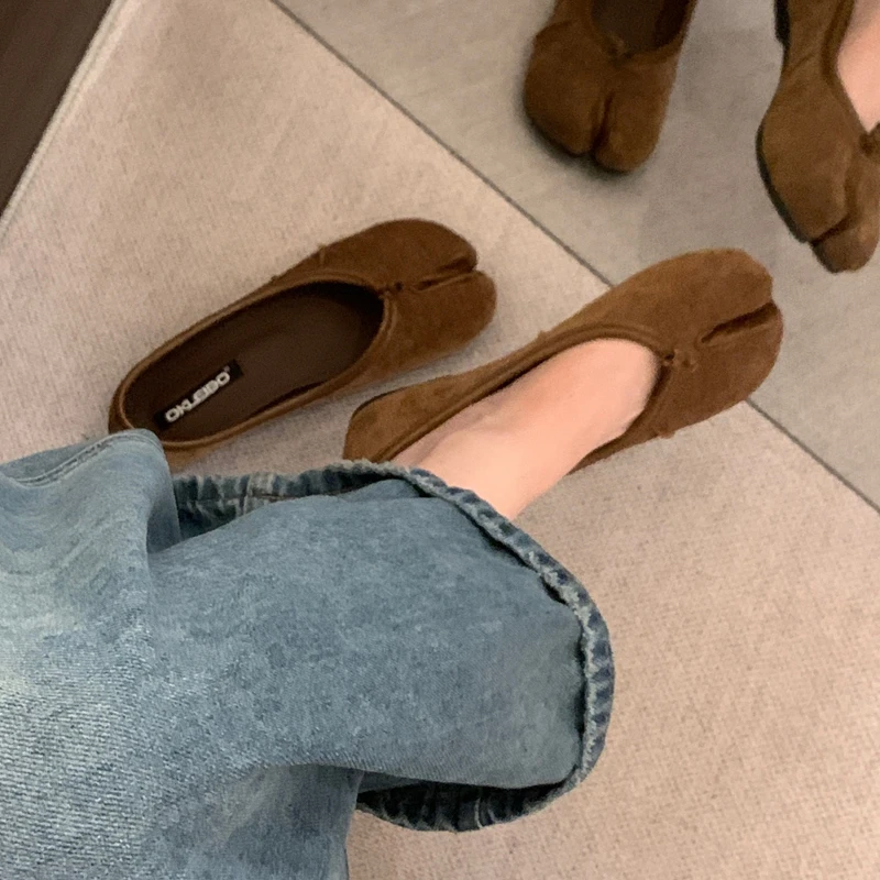 SUOJIALUN Autumn Brand Women Flat Shoes Fashion Split Toe Shallow Slip On Ladies Elegant Boat Shoes Soft Flat Heel Single Shoes