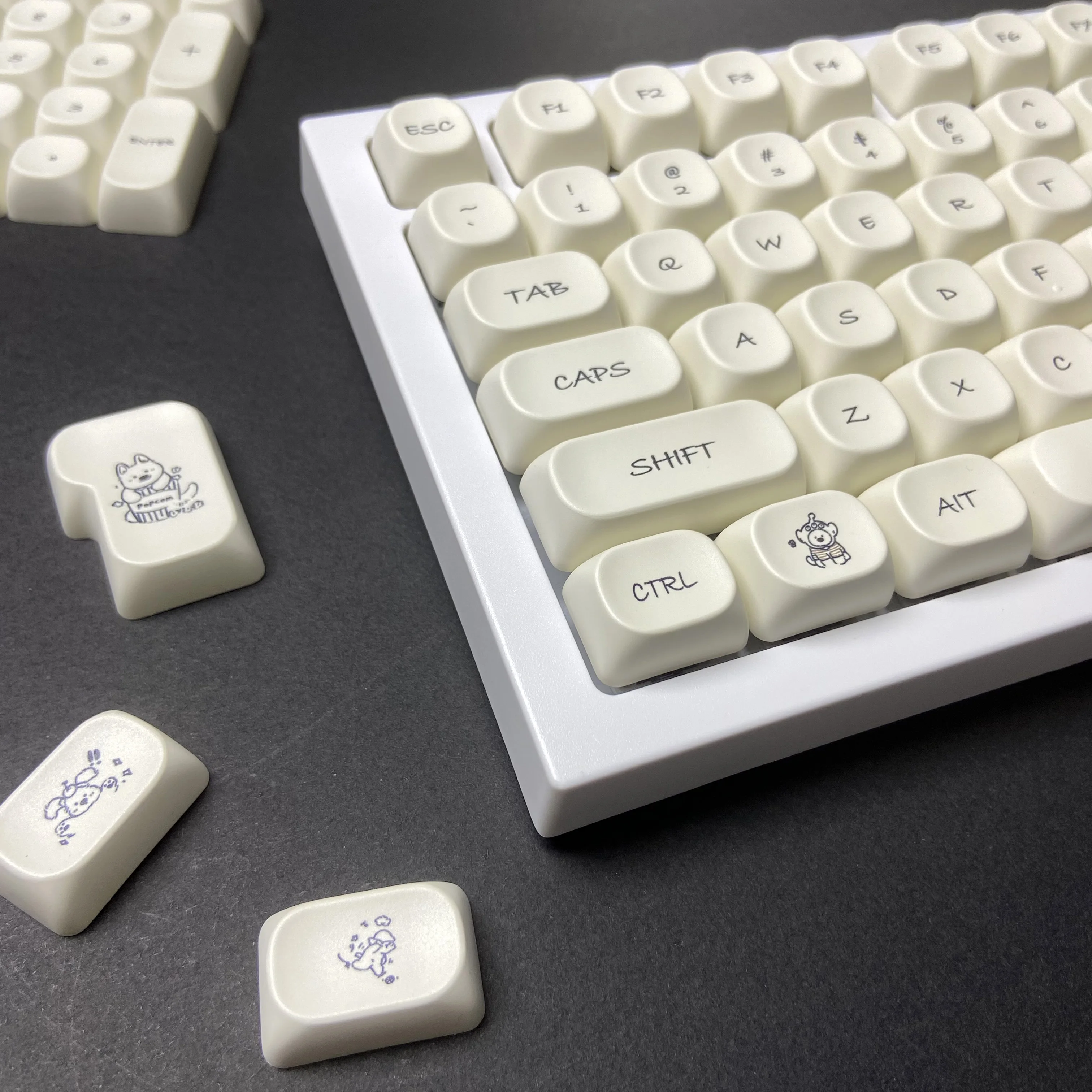 

Cream White Cute Puppy PBT Keycap MOA Profile Gaming Mechanical Keyboard Keycaps Creative DIY Personality Keyboard Accessories