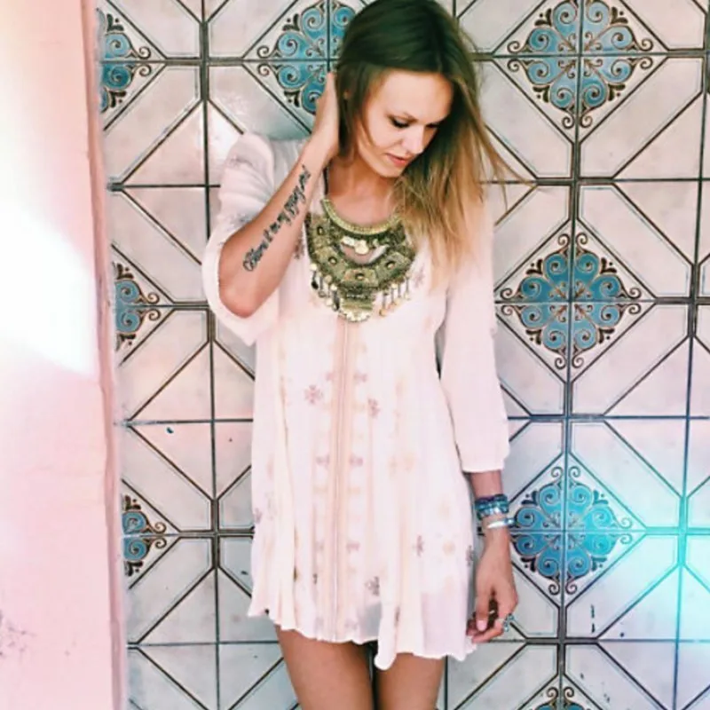 2025 Holiday Stargazer Mini abito ricamato con scollo a V Abito sexy da donna Vita regolabile Manica 3/4 Subtil Hi-Lo Hem Boho Abiti