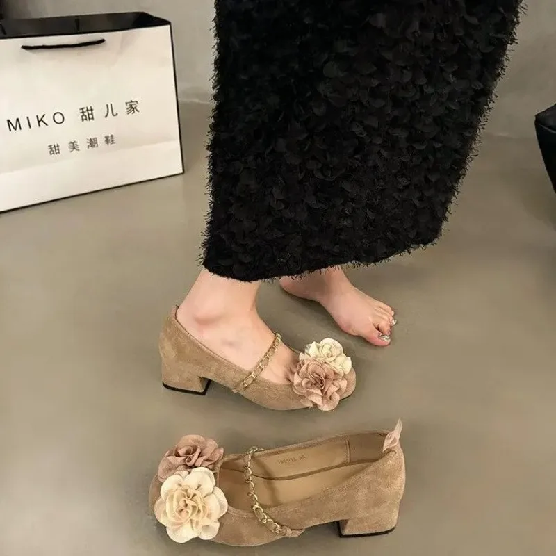 أحذية النساء Modis الأحذية النسائية أنيقة 2025 فستان الصيف مريح جديد المطاط بولي PU الأزهار قطيع النسيج روما ميد موضة ساحة