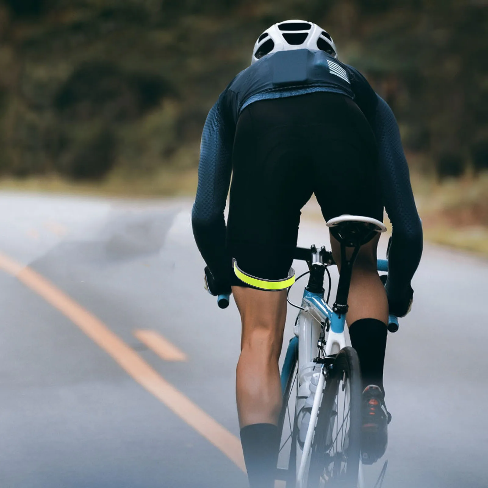 

4Pcs Reflective Cycling Trouser Clips High Visibility Ankle Bands for Biking Safety Outdoor Cycling Gear Pant Leg Fastener