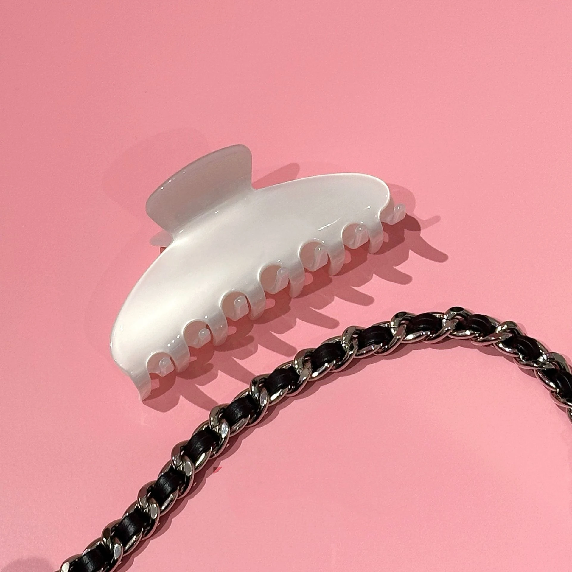 Simple Fashion White Color Hair Claw Barrettes Vintage Hair Clips for Women Girls Travel Party Hair Jewelry Gift 2024 New