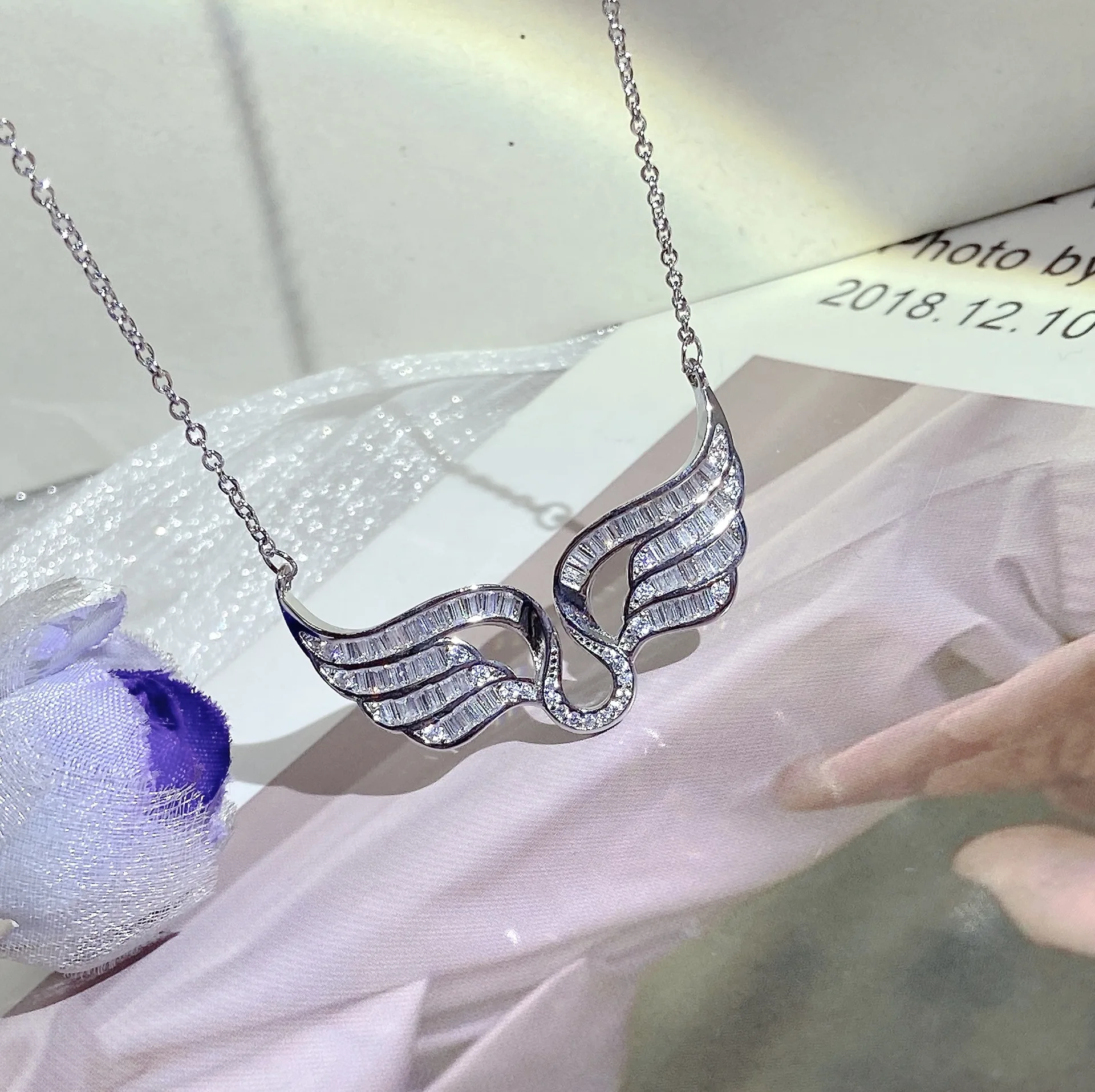 

2022 NEW Fashion Angel Wings Full Of Diamonds Chain Pendant Necklace For Women Anniversary Gift Jewelry Wholesale