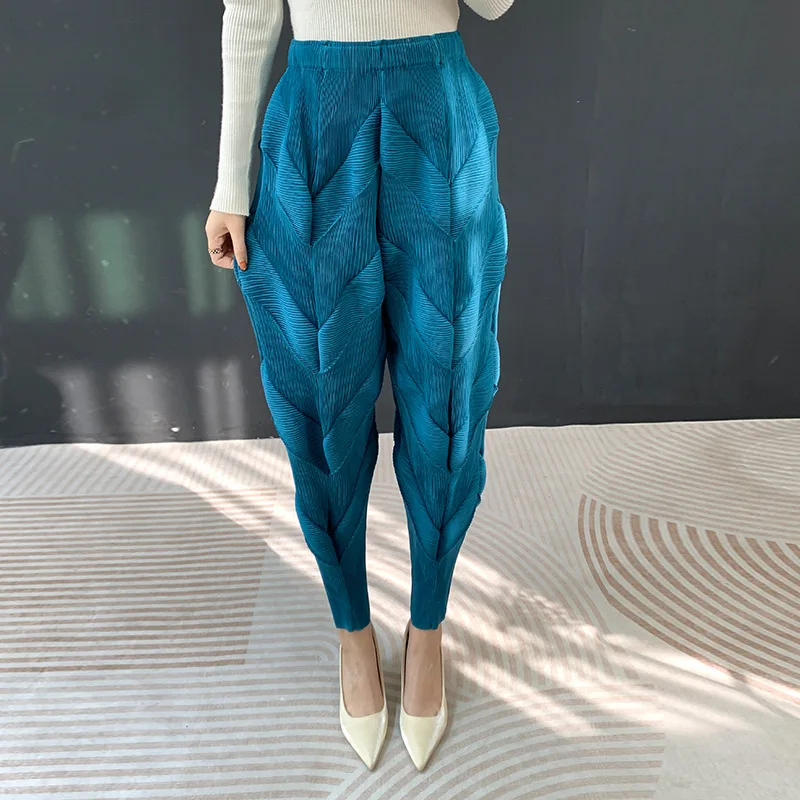 

Miyake Pleated 2026 Spring/Summer Calf Pants Loose Pleated Pants Three-dimensional Comfortable Silky Pleated Clothing Pleats