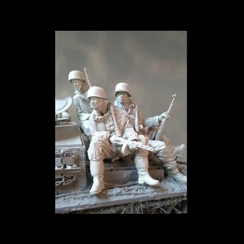 Unassambled  1/16 120MM MODERN Crews (3 figures) soldier  Resin figure miniature model kits Unpainted