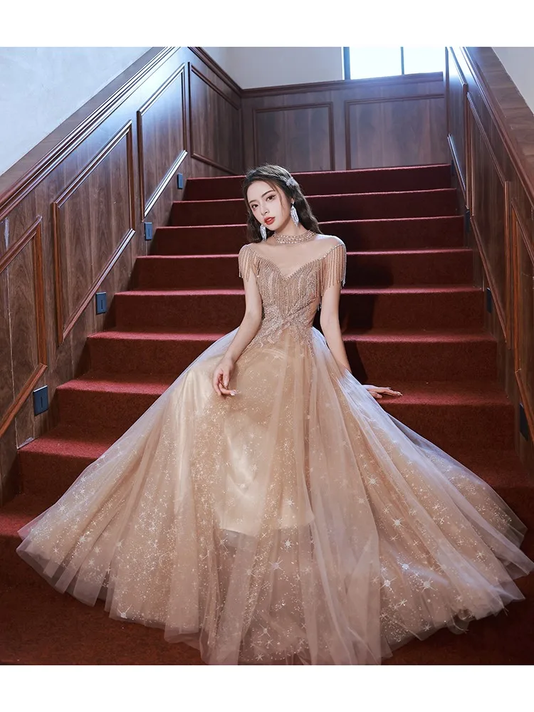 

High-end custom-made heavy industry banquet style light luxury and niche feel host dress