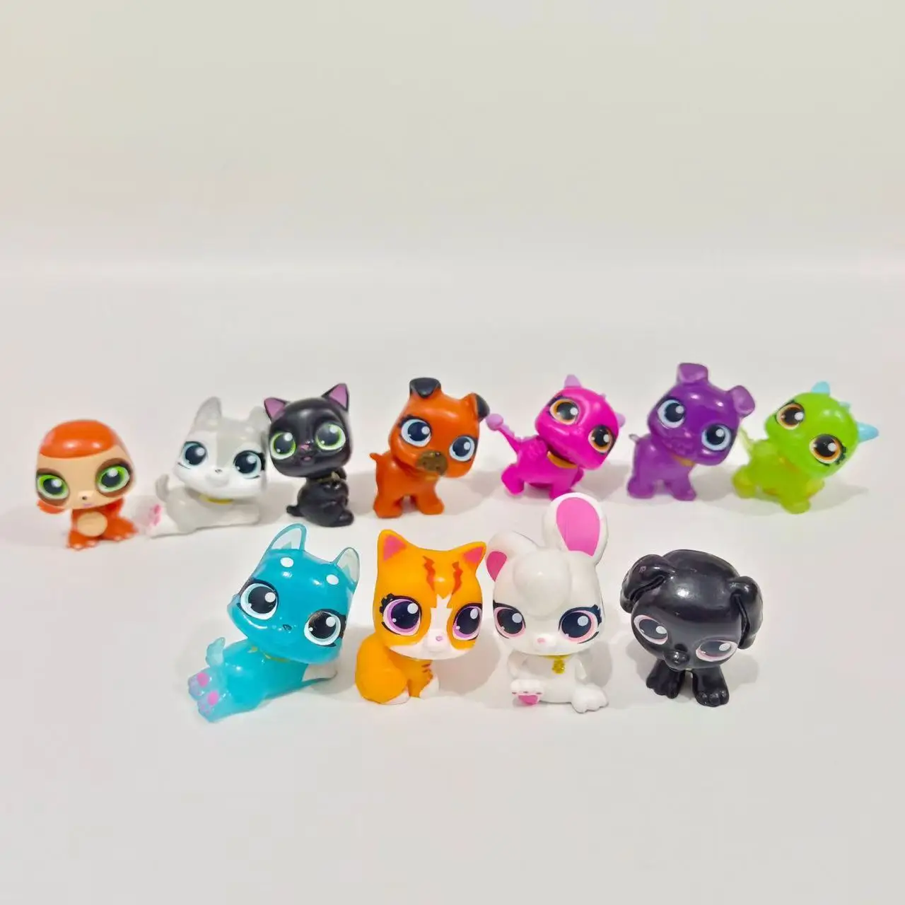 

Assorted 3cm Toy Pet Figurines - Multiple Designs of Cute Miniature Pet Pals for Collectors And Kids