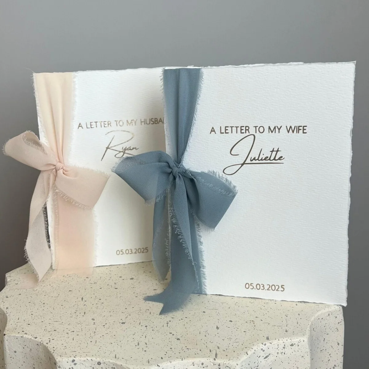 

Персонализированные книжки-воу Набор из 2 бумажных книг-волов ручной работы Його и его дела Набор из 2-х книг-волов для свадьбы с рваными краями vow bo