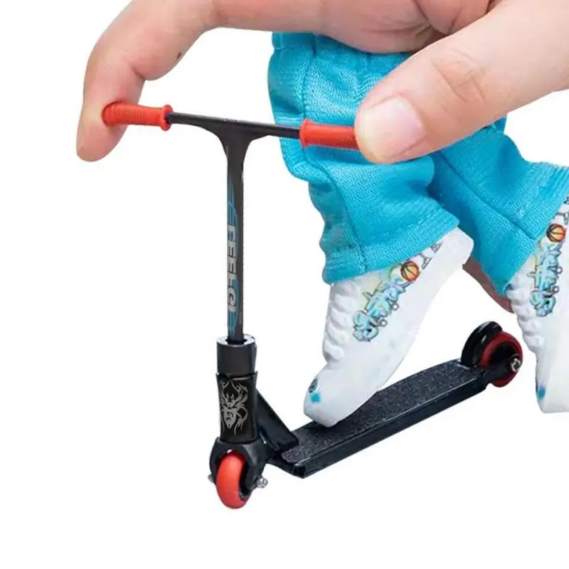 Lega Finger Scooter Finger Toy Skateboard Finger Scooter Toy Mini Skateboard Finger Toy per bambini regalo antistress