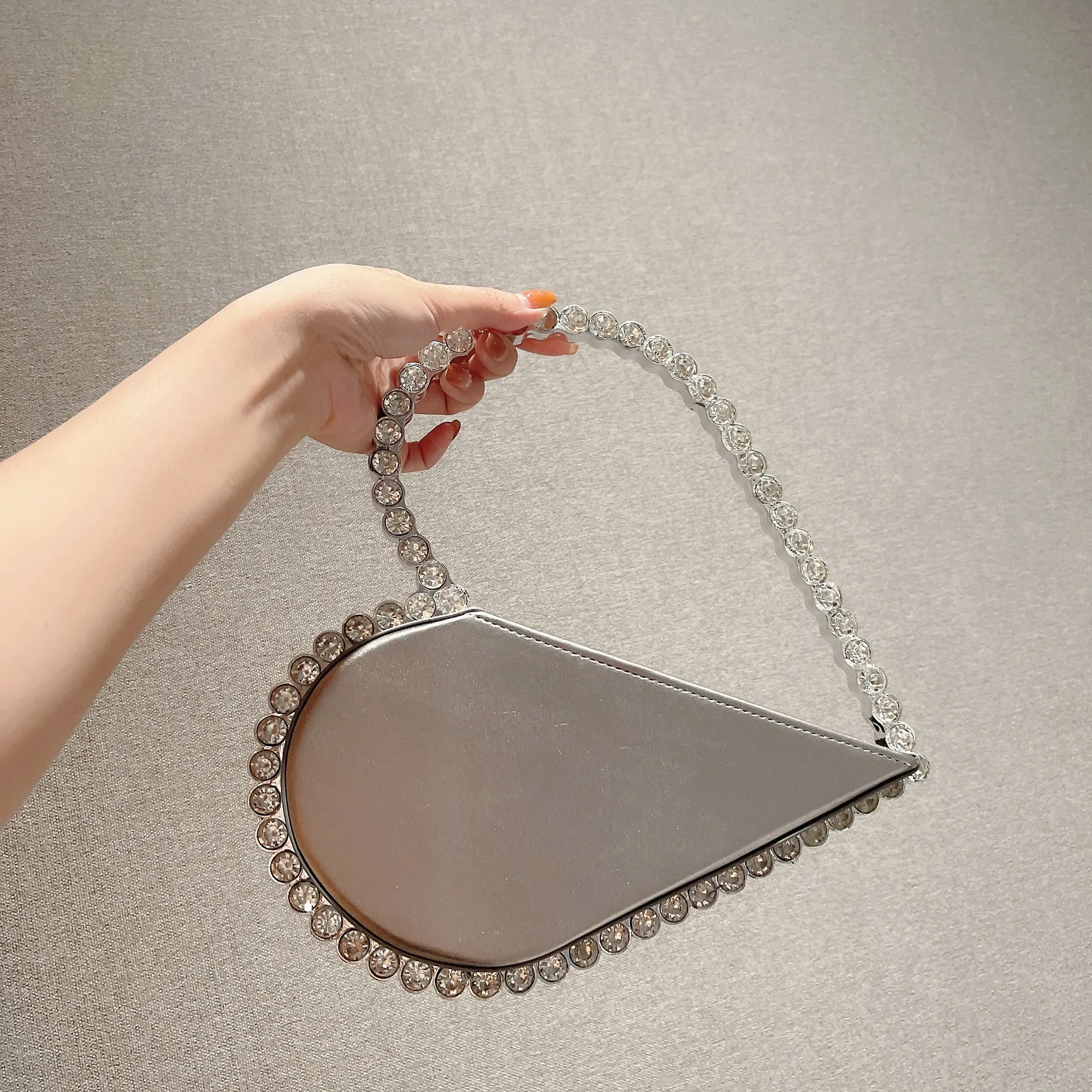 Heart Shaped Evening Diamond Clutch Bags for Women Designer Chic Metal Handle Shiny Sequins Purse Female Wedding Handbags